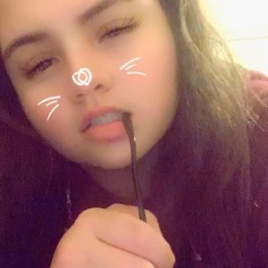 Meet your Posher, Mia